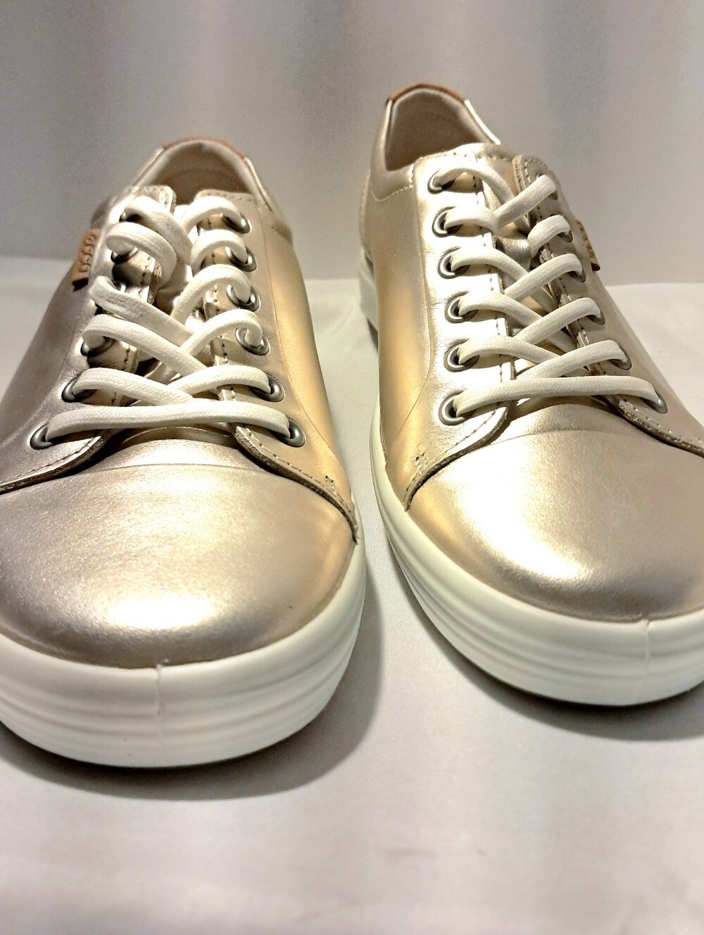 ECCO NWOT Soft 7 Women's Gold Leather Sneaker Sz 10 RUN SMALL